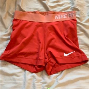 Coral nike pro